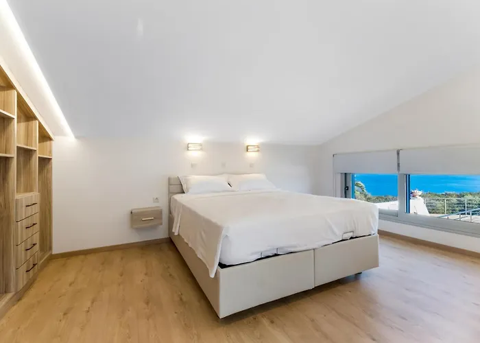 Вилла Luxury In With Stunning Views Никиана