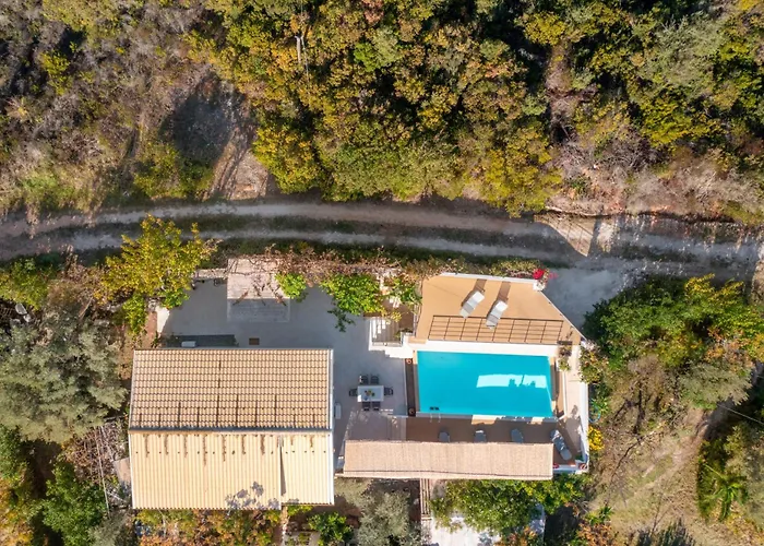 Вилла Luxury In With Stunning Views Никиана